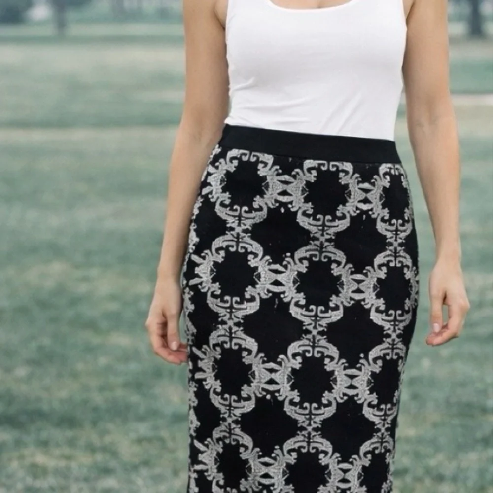 NY&Co Black Silver Metallic Pencil Skirt NWT M - Picture 10 of 16